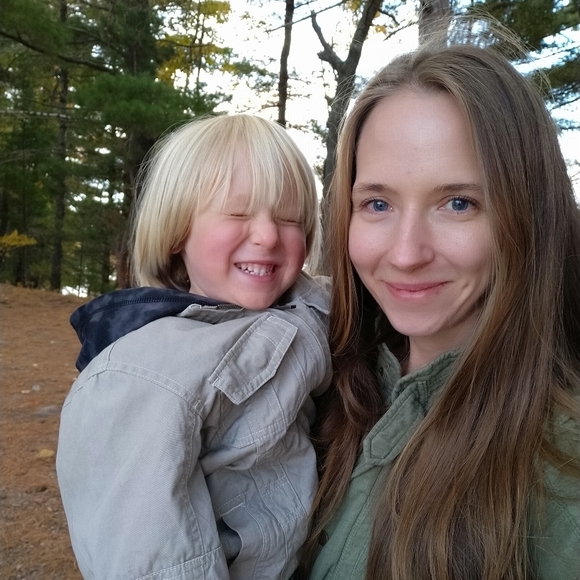 Meet your Posher, Dee - Picture 2 of 2